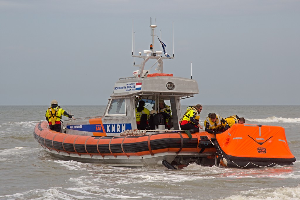 sar katwijk aan zee knrm evenement event festival reddingsdemonstratie search and rescue hulp Abraham Fock crashtender reddingsboot sos hulp in nood scheepsramp